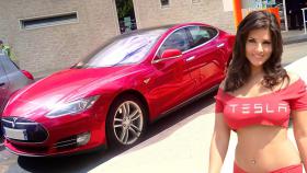 Автомобиль Tesla Model S с автопилотом убил своего владельца